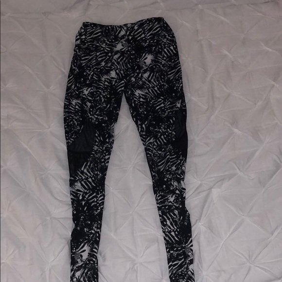 Super cute patterned and mesh leggings - Picture 1 of 3